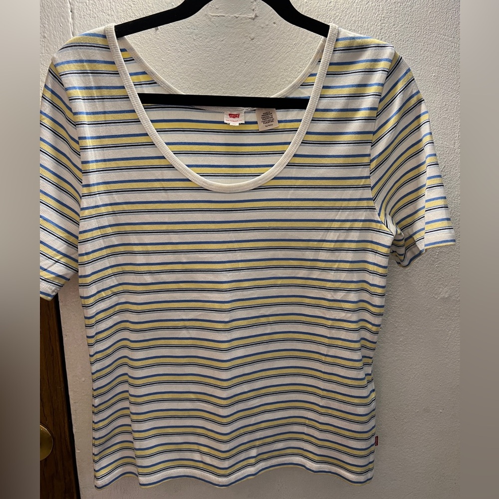 Women Levi’s Stripped Shirt XL